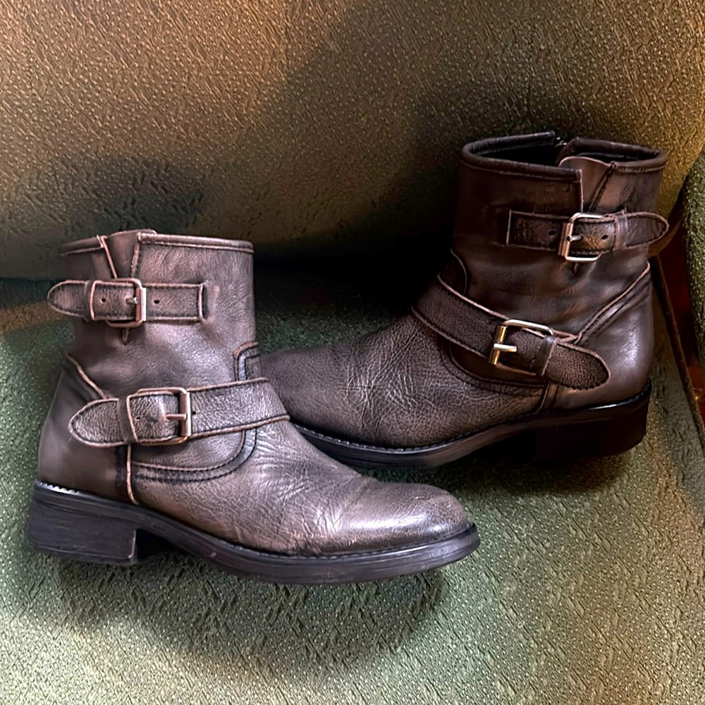 Steve Madden distressed, black silver boots